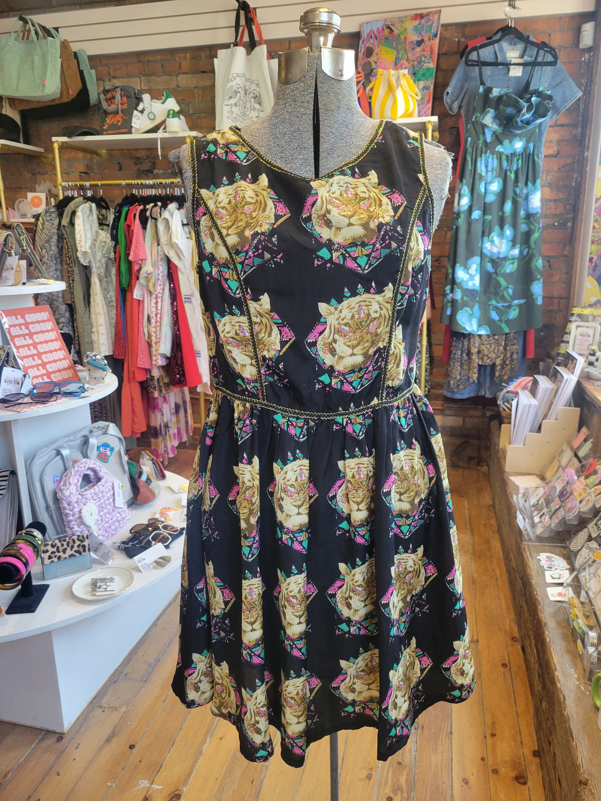 Cutie London sleeveless fit-and-flare dress - size 12