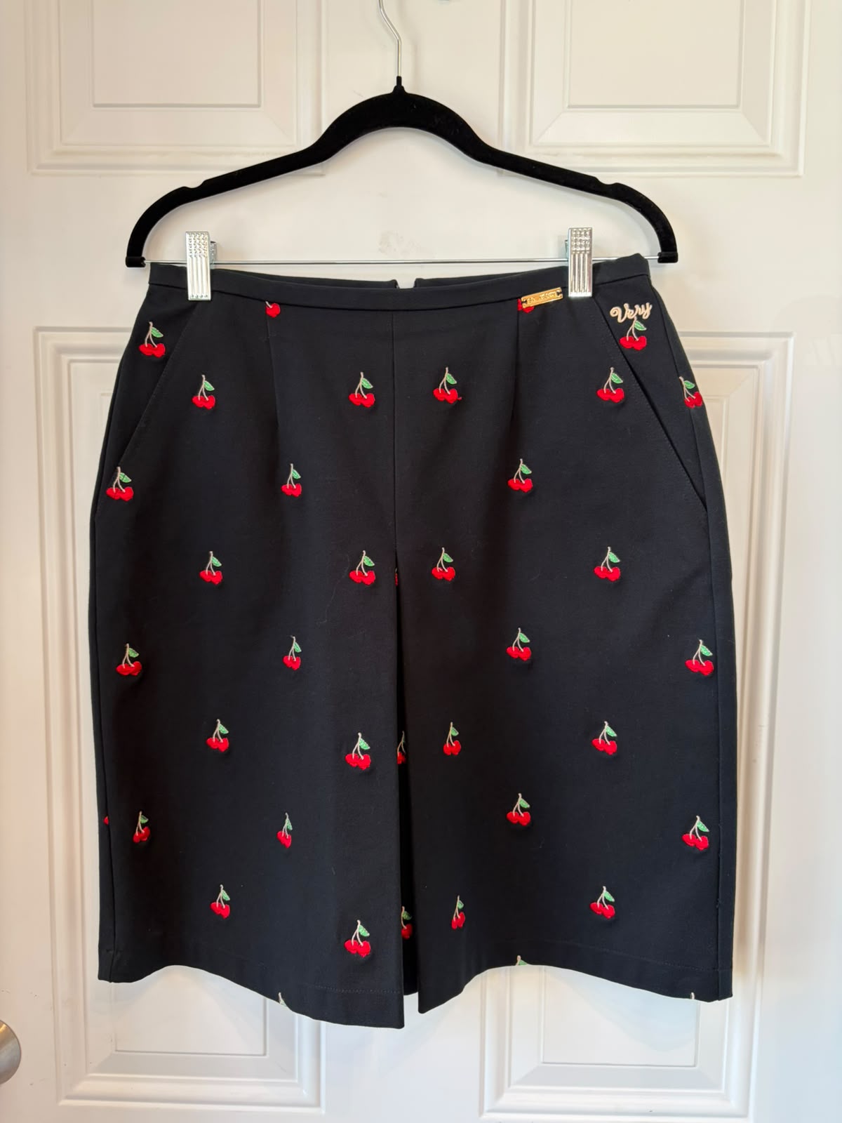 St. John Sport cherry-embroidered skirt- size 6