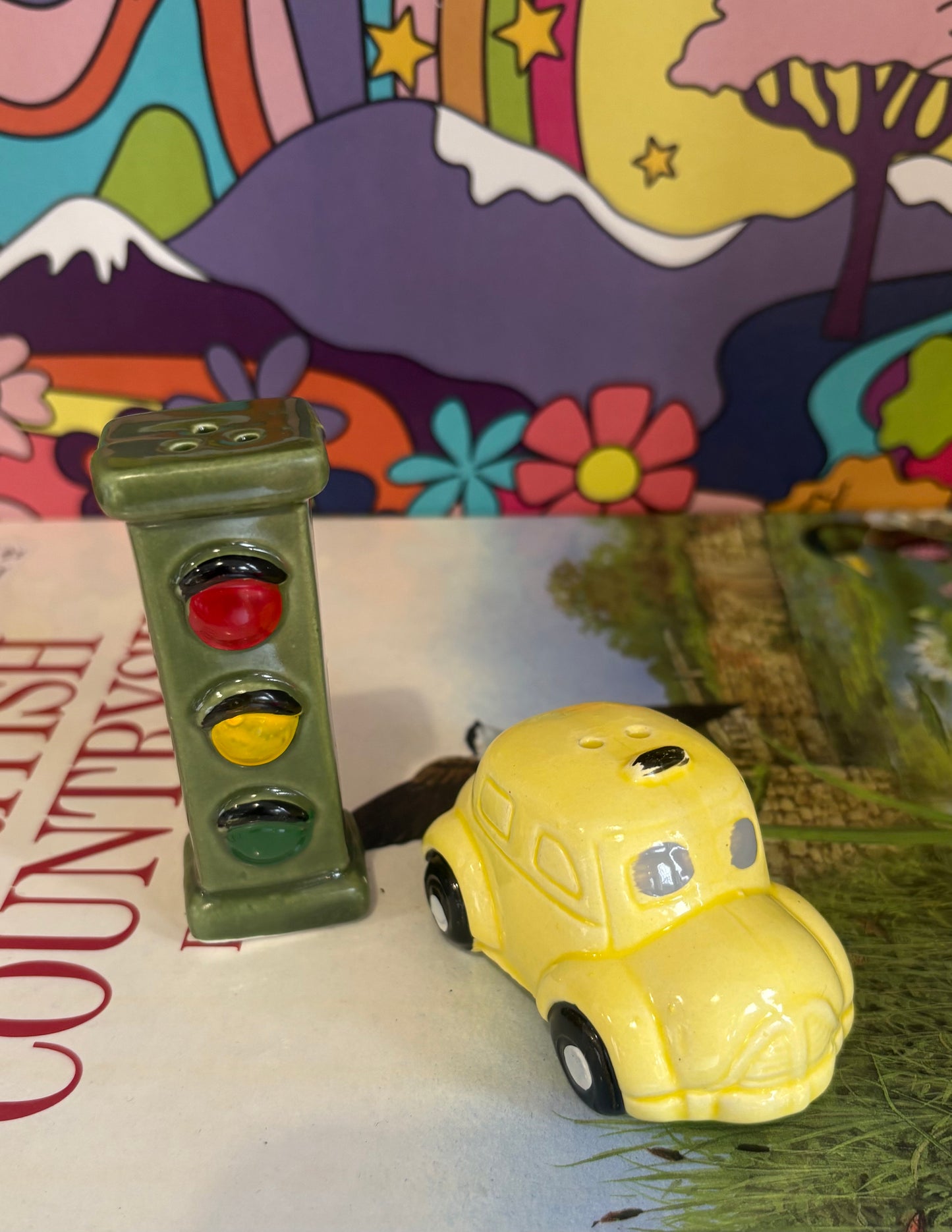Traffic Light and Taxi Salt Shakers