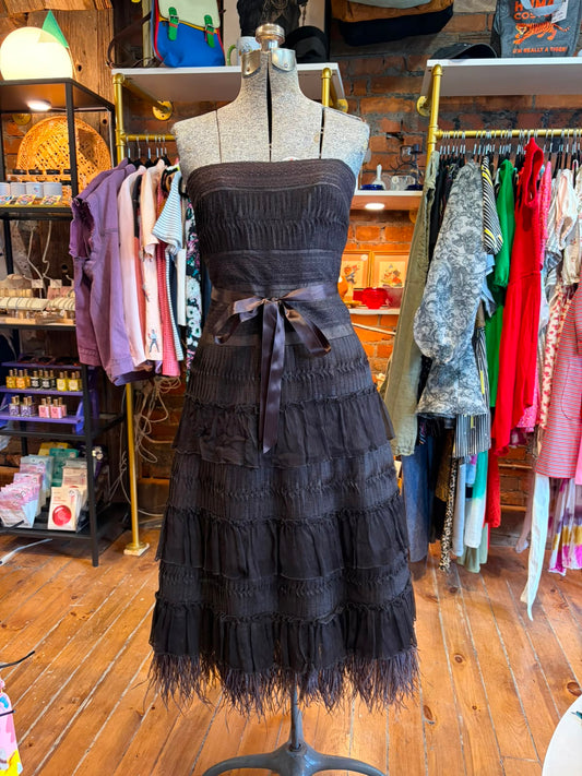 BCBGMAXAZRIA Strapless Lace Tiered Ostrich Feather Cocktail dress - Size 10 Ladies US