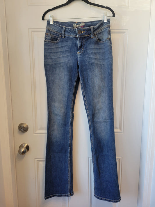Wrangler mid-rise bootcut jeans - size 28
