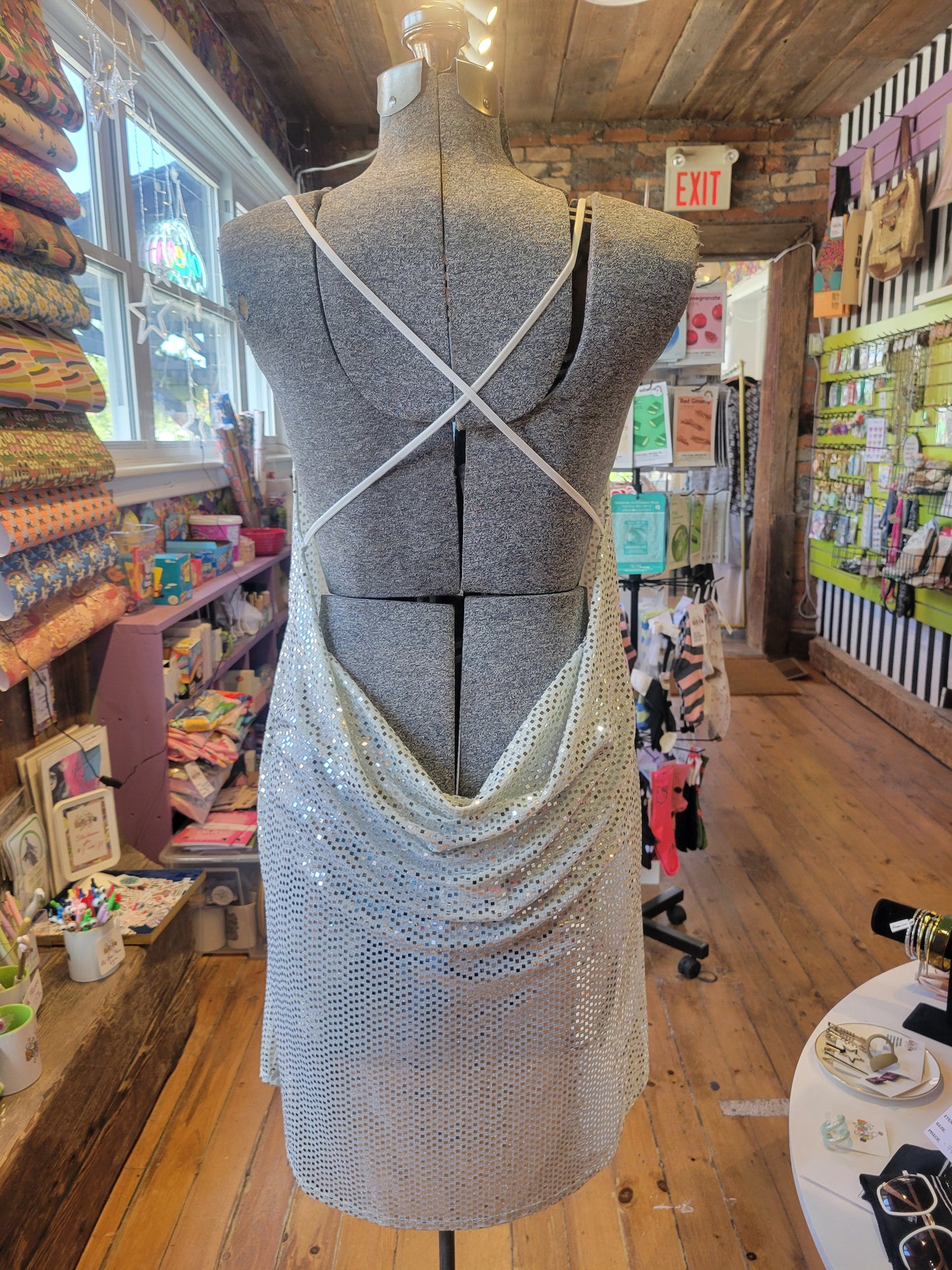 Robe nuisette H&M Divided métallisée argentée - taille Extra Large