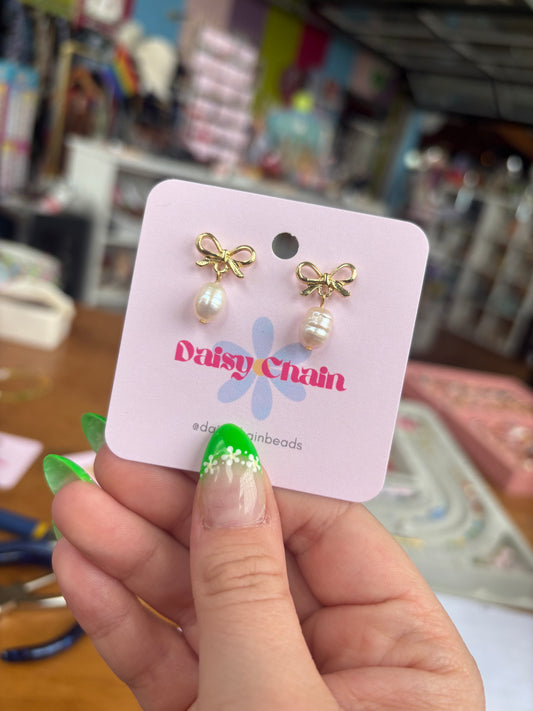 Boucles d'oreilles nœud délicat