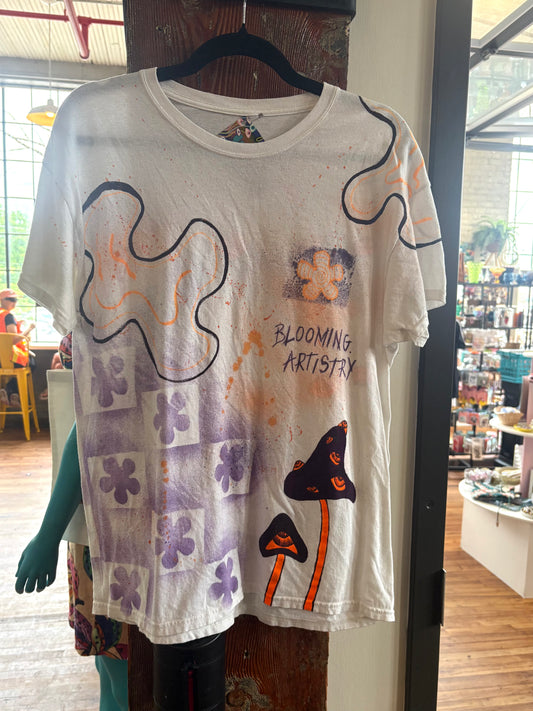 T-shirt peint à la main motifs floraux