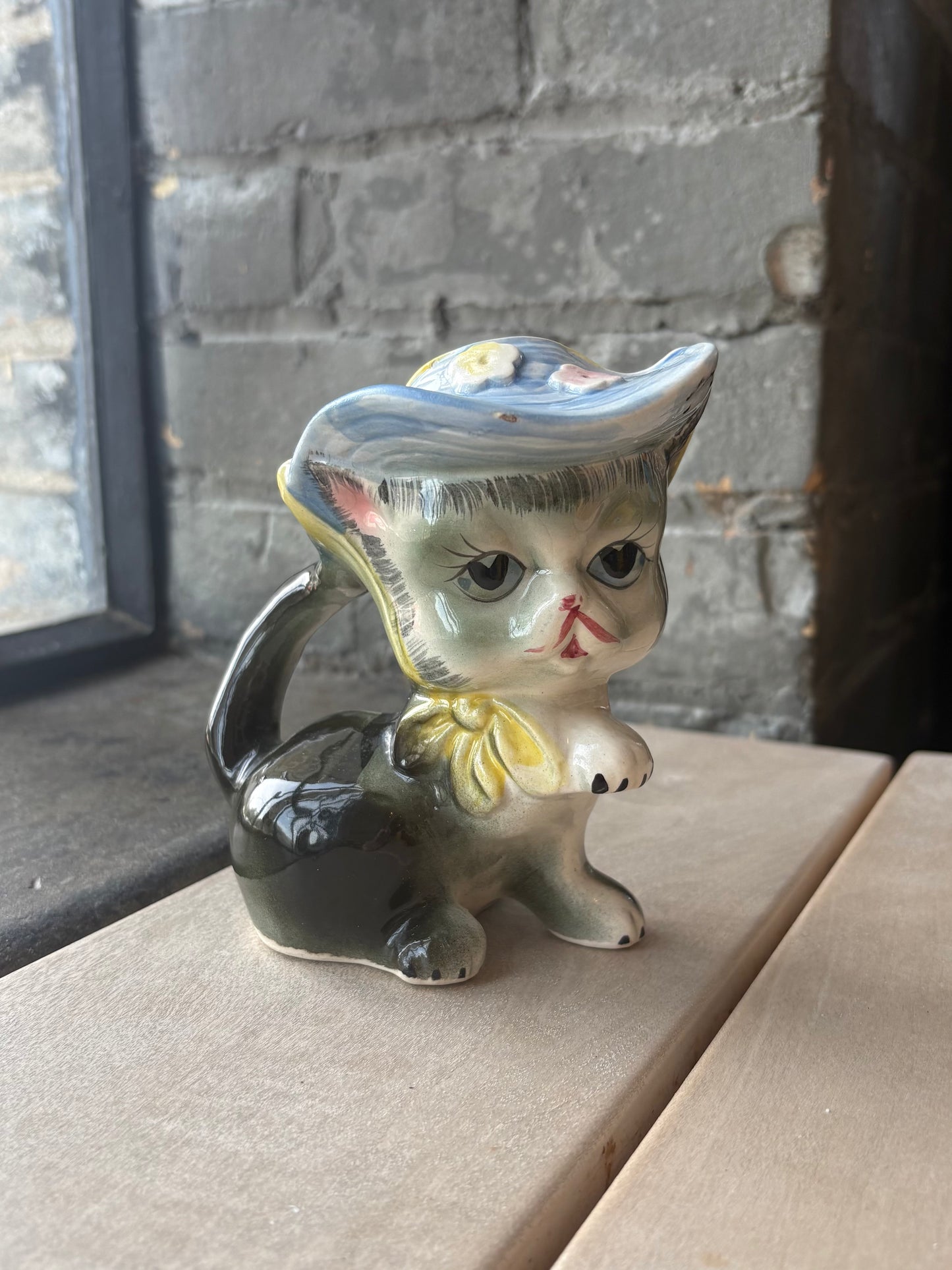 Demure Kitty Planter - Vintage Japan