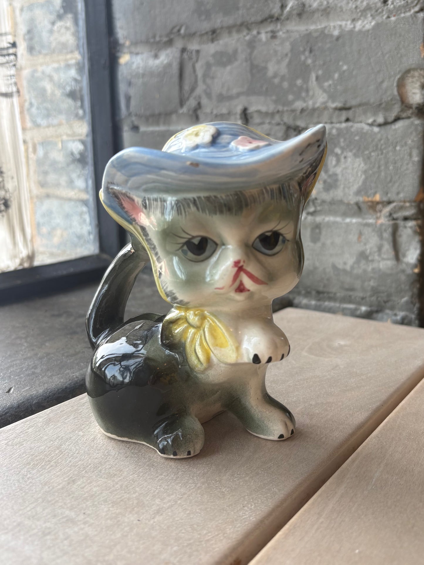 Demure Kitty Planter - Vintage Japan