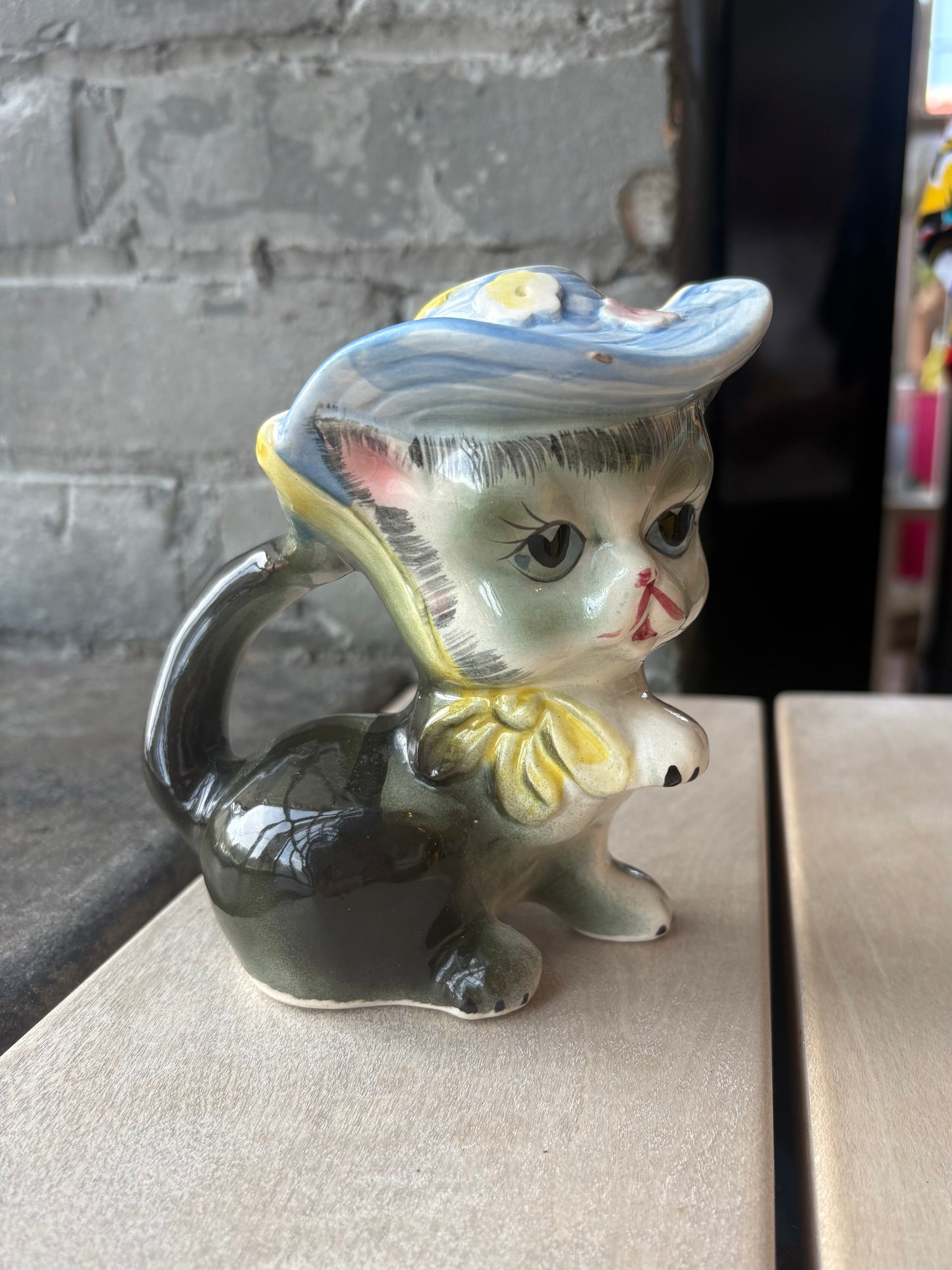 Demure Kitty Planter - Vintage Japan