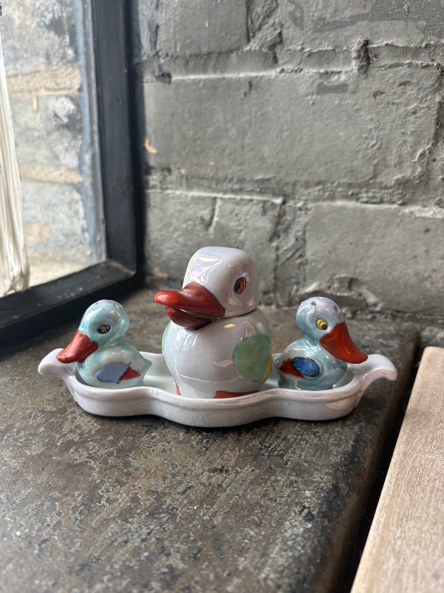 Japan Lustreware Duck Family Shaker Set