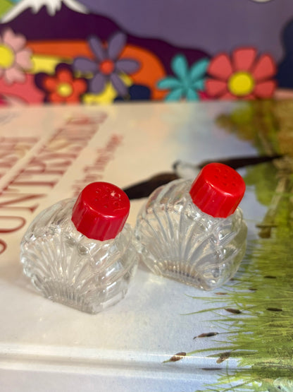 Scallop Baby Salt Shakers