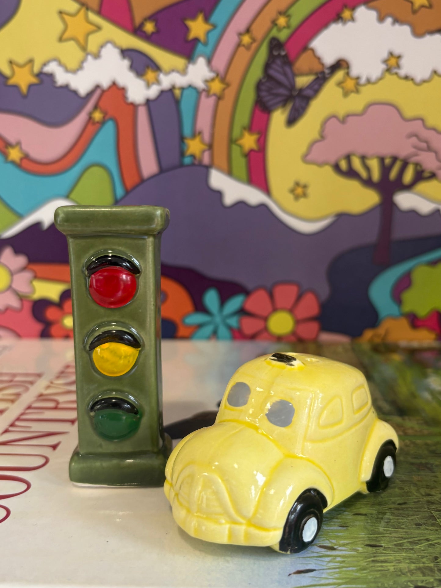 Traffic Light and Taxi Salt Shakers