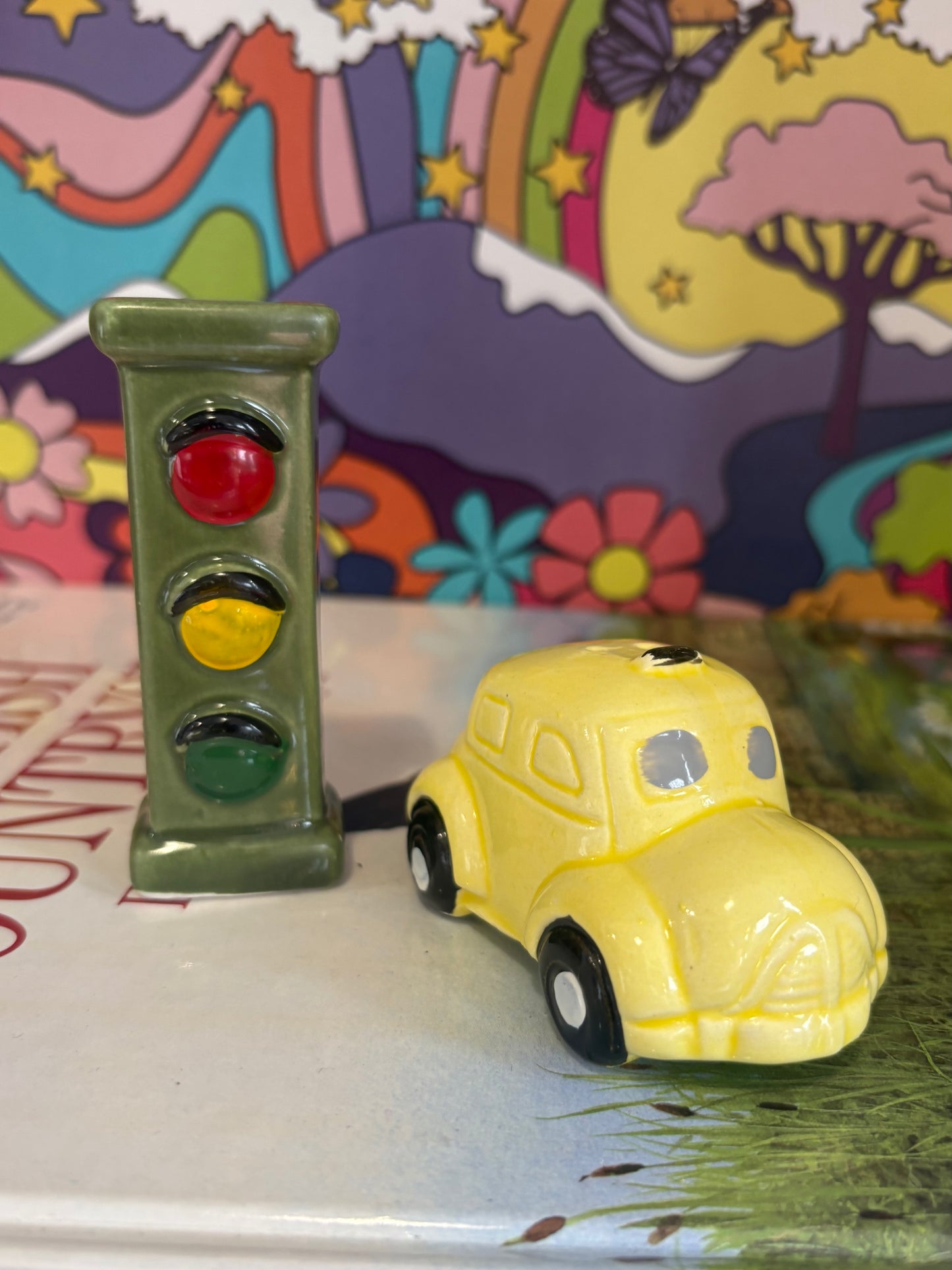 Traffic Light and Taxi Salt Shakers