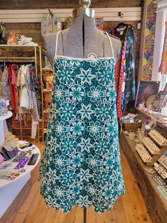 Zara green and white crochet mini dress - size Medium